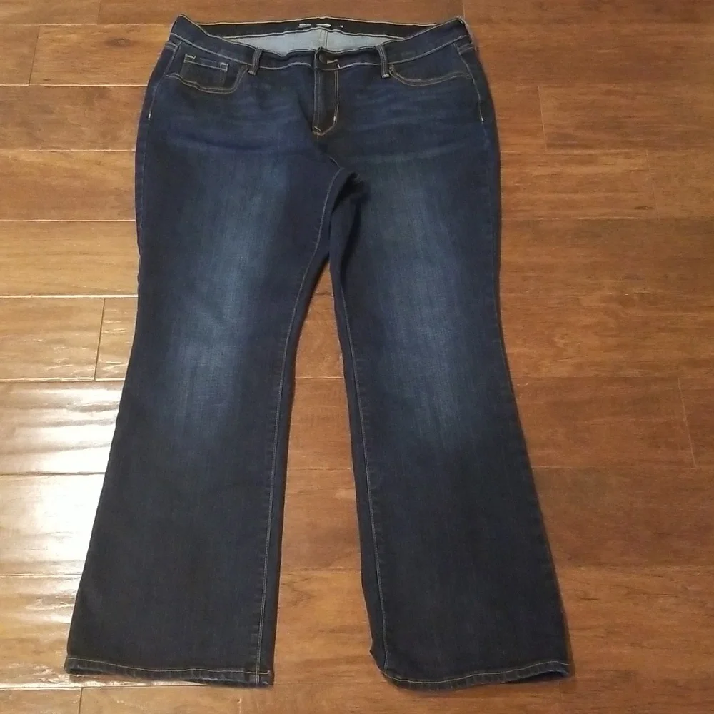Old Navy Boot-Cut Semi-Evase Short Blue Jeans Size 16 Short